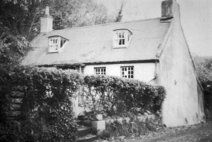 18th century cottage in the Avenue (demolished after 1985)