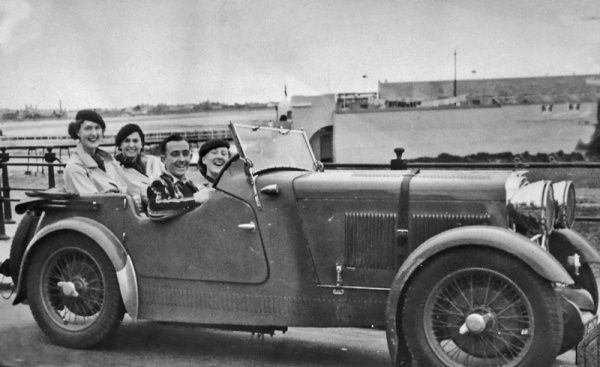 Holidaymakers at Havre des Pas in 1936