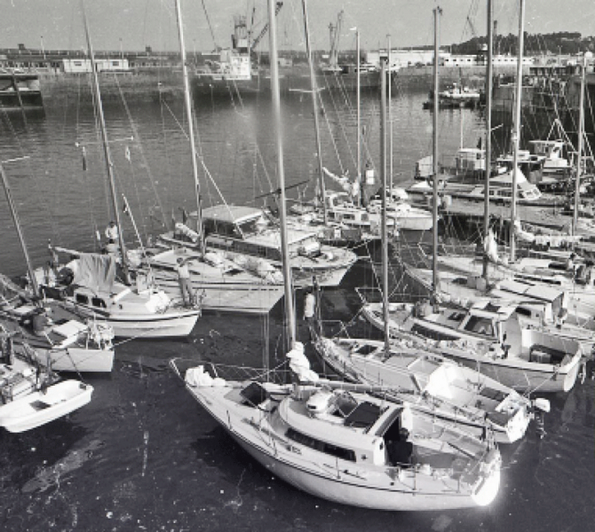 File:J25VisitingYachts1977a.png