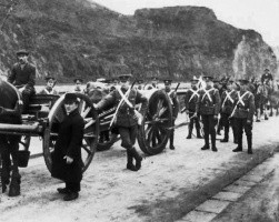 Royal Jersey Artillery field guns at Pier Road