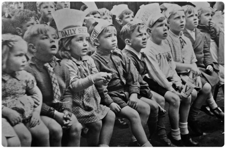 1945 children's Victory Party ...