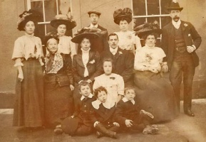 Joseph (1886-1918) and Lilian White and extended family