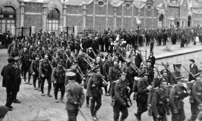Another image of trained South Staffordshire Regiment men leaving in June 1915.