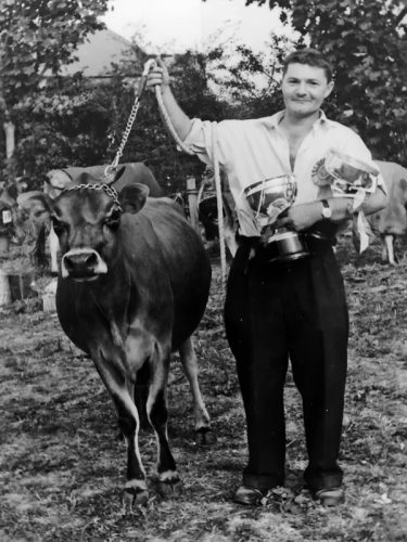 Roy Barette with his prizewinning cow Skipping Beauty