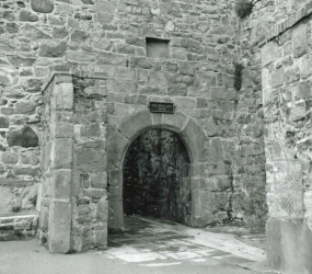 Iron gate toUpperWard