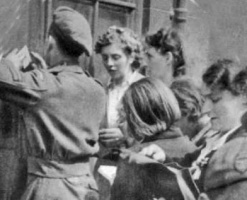 Autographs for eager young ladies