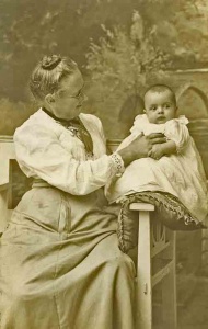 Peggie Bisson with her grandmother, Margaret Smith (nee Clay) 1914