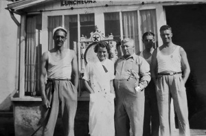 Proprietor 'Taff' Williams and staff in about 1930