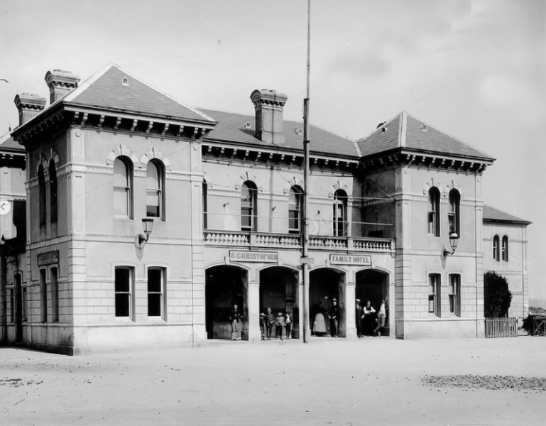 File:S25ChristopherFamilyHotelStAubin1880s.png