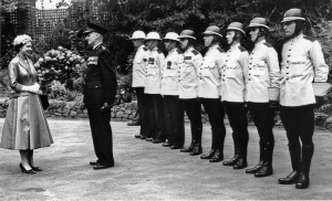 The Queen meets officers in 1957