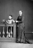 A Mrs Godfray and her daughter photographed by Ernest Baudoux