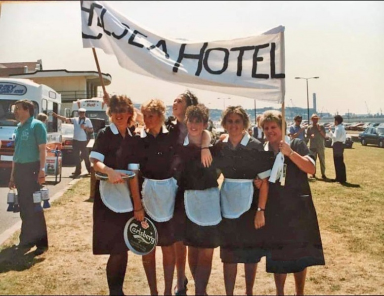 File:F21ChelseaHotelWaitresses.jpg