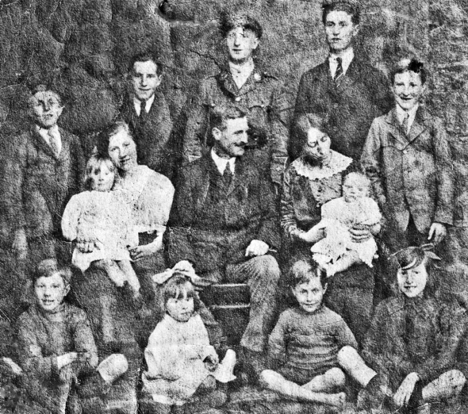 File:F21KempsterFamily.jpg