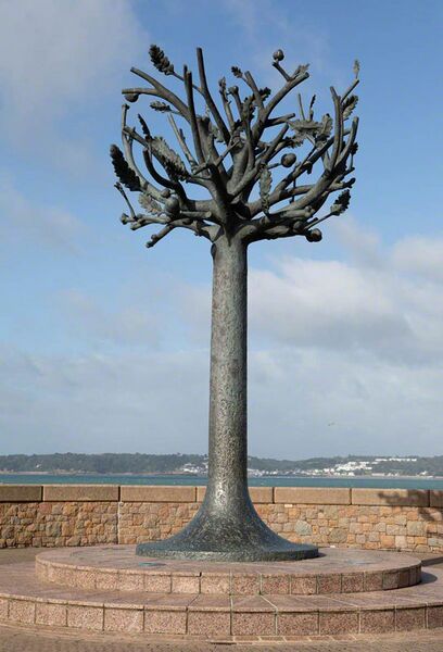 File:W22SculptureFreedomTree1.jpg
