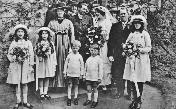 The 1918 wedding of Evelyn Ella Ebdon (1895-1955) and Henry Frank Bartlett - Click on image to view full size