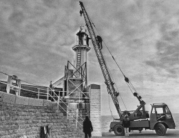 Work on the lighthouse in 1975