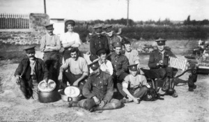Militia members in 1913, picture by Percival Dunham