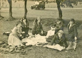 A picnic in the English countryside for the Cross family