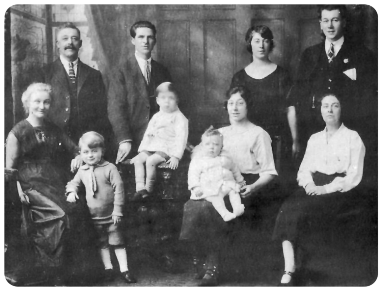 File:An23LeBoulangerFamily1923.png