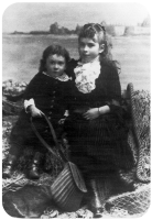 Florence Mary and Lilian Jane de Gruchy in 1890, (courtesy of the late John Huelin, St Mary)