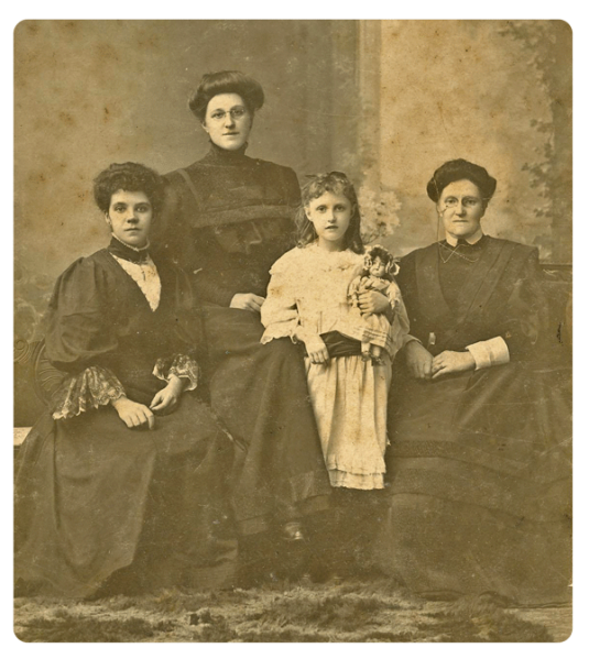 File:JoJo23RuthBuckingham,May,Mabel,AnnieAhier.png