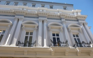 ... and now home to a finance company ...