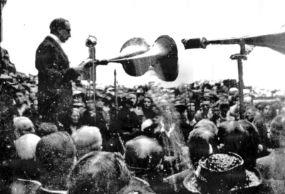 Bailiff Coutanche addresses islanders before the evacuation started