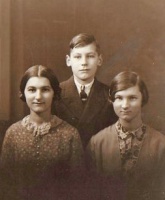 Estelle, Lydie and Robin Le Brun