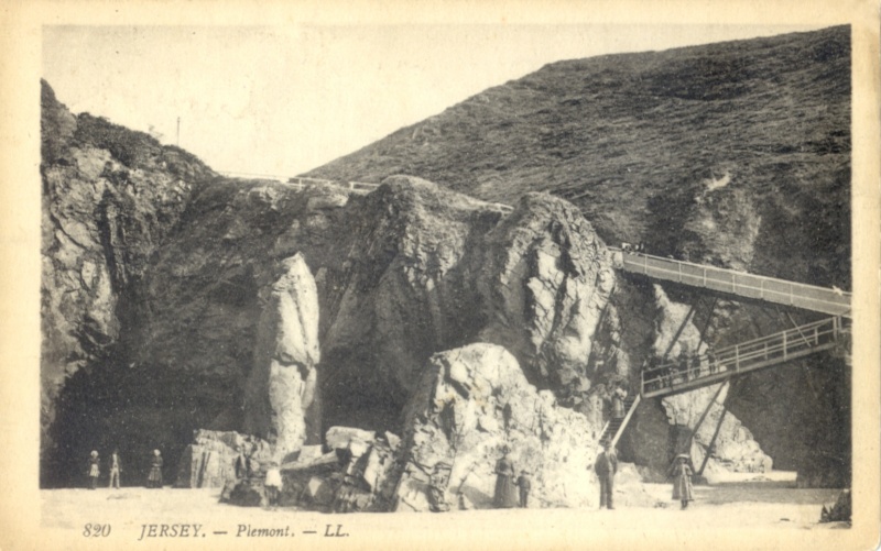 File:LLPostcard820.jpg