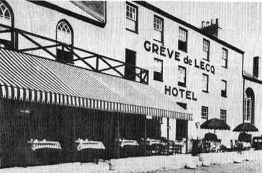 Jerripedia does not always include accents on French words, English keyboards and the web itself not being particularly accent-friendly, but when we do, we make every effort to use the right ones. Unlike the sign writer who managed to surmount the 'e' in Greve de Lecq with a circumflex (ê), rather than a grave (è) accent. Strictly speaking there is no need for an accent on the hotel sign because the French rule is not to use accents on capital letters