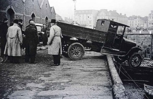 An accident at the Harbour in 1940 ...