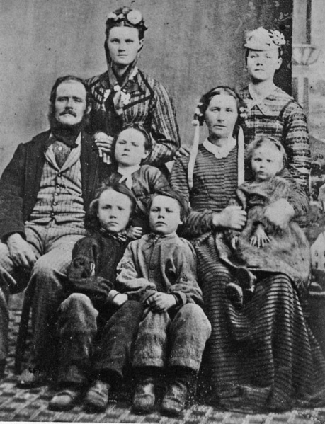 File:Anc15JohnFallaizeFamily1872.jpg