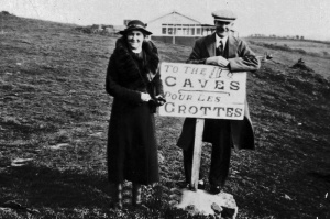 'To the caves': But which caves? We think this sign may have been either at Plemont or La Corbiere