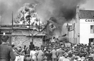 Martland store, Esplanade, fire in 1949 - Evening Post photograph