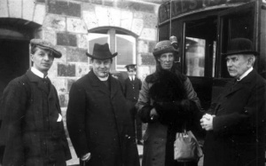 Brees Hotel's courtesy vehicle, photographed by Percival Dunham