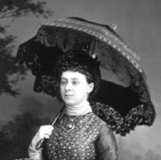 Miss Fraser photographed by Ernest Baudoux