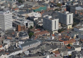 An aerial view showing York Street and Hue Court in 2007