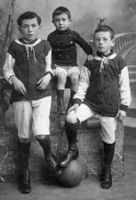 What well-dressed young footballers were wearing in 1908 - George Bartlett and friends