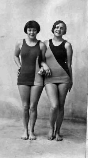 File:H25JSC1930Album07FashionGMGuiton&PFairhurst.png