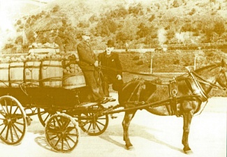 George Baudains and George Smith heading for the Harbour in 1910