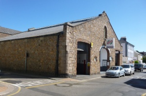 I was more impressed with the garage on the opposite corner, which is a complete anacronism in this street, but a welcome punctuation in the row of Regency houses ...