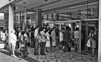 Tickets go on sale in King Street in 1977