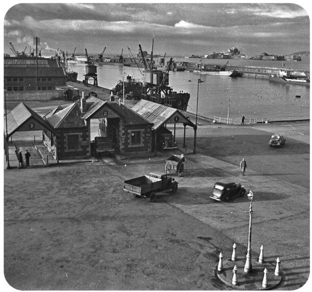 File:W24Harbour1946.png