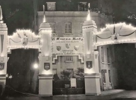 Colomberie arch at night