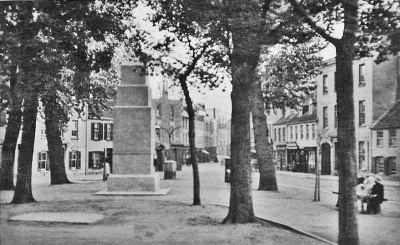 The temporary wooden cenotaph erected after World War 1