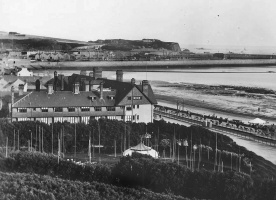A view from Westmount in 1905. There seem to be even more poles across the park than in the Hamilton Toovey picture. Were they flagpoles or did they serve some other purpose