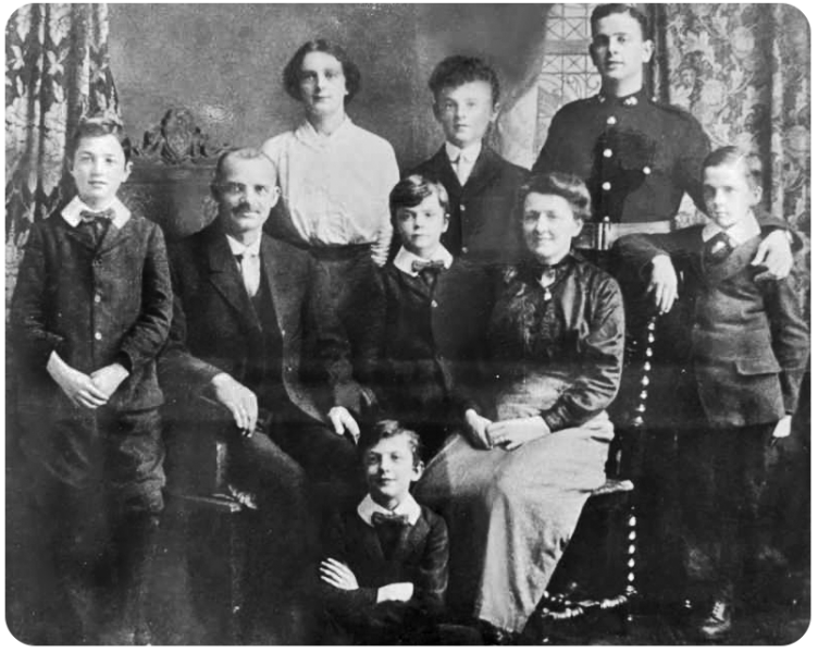 File:An23SamuelAbrahamLeMoignan,Winifred&7Children.png