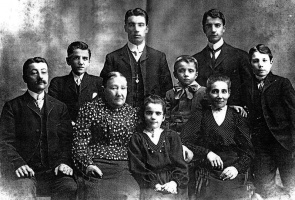 David Thomas Le Riche, Philip John Le Riche, Mrs Helleur (aunt), Edwin David Le Riche, Lilian May Le Riche, Stanley Francis Le Riche, George Ernest Le Riche, Elizabeth Carteret Le Riche, nee Helleur, Walter George Le Riche