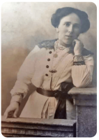 Annalina Teresa Huard Le Masurier (1884-1962) photographed in Exeter in the early 1900s