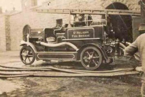 Fire engine in the 1910s